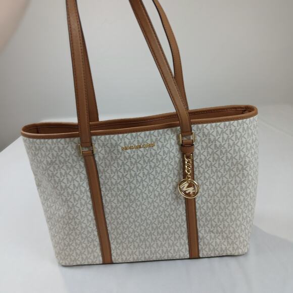 Michael Kors Tote Jet Set Travel Large East West Top Zip Vanilla Tote 35F8GCD4T7 - Picture 1 of 16